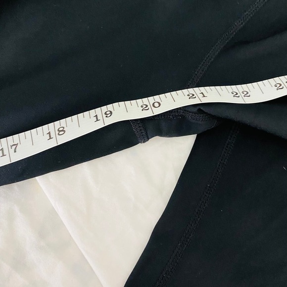 Zyia Active Black Cheetah Print High Rise Crop Womens Light n Tight Leggings 12 - Picture 4 of 7